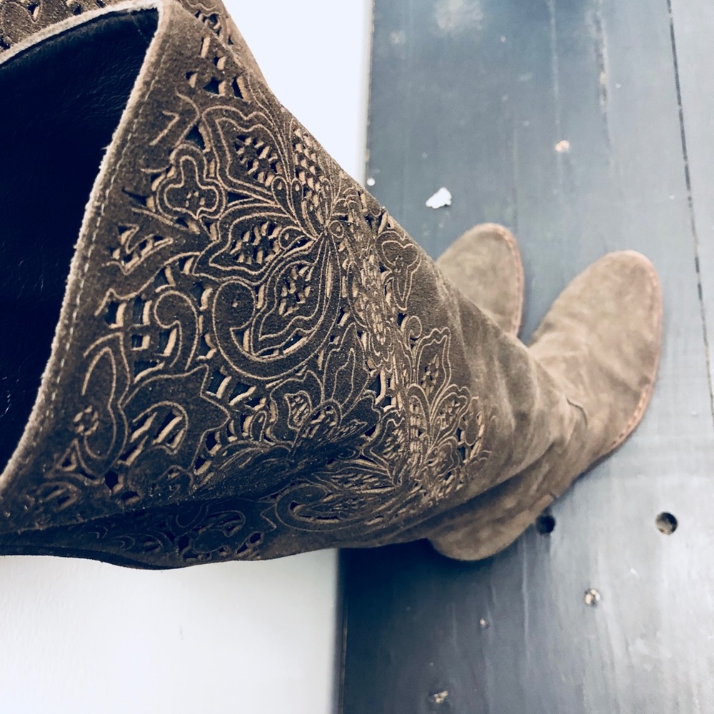 Boot - Picture 3 of 5
